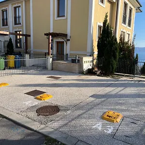 Grosszuegiges Direkt Am Mit Eigenem Pool - Povile Apartment